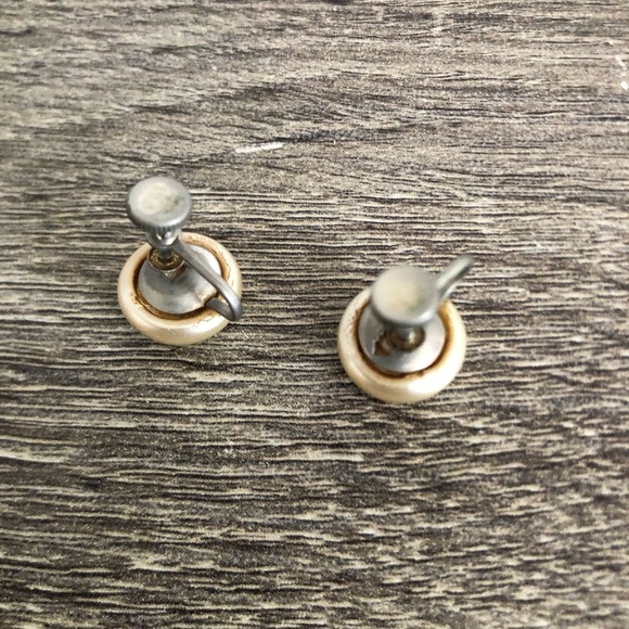 Vtg Faux Pearl Screw Back Earrings - Picture 7 of 9